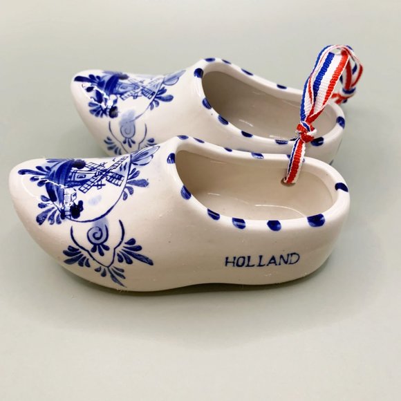 Delft Blue Holland Ceramic Clogs hand painted pair - Picture 9 of 9